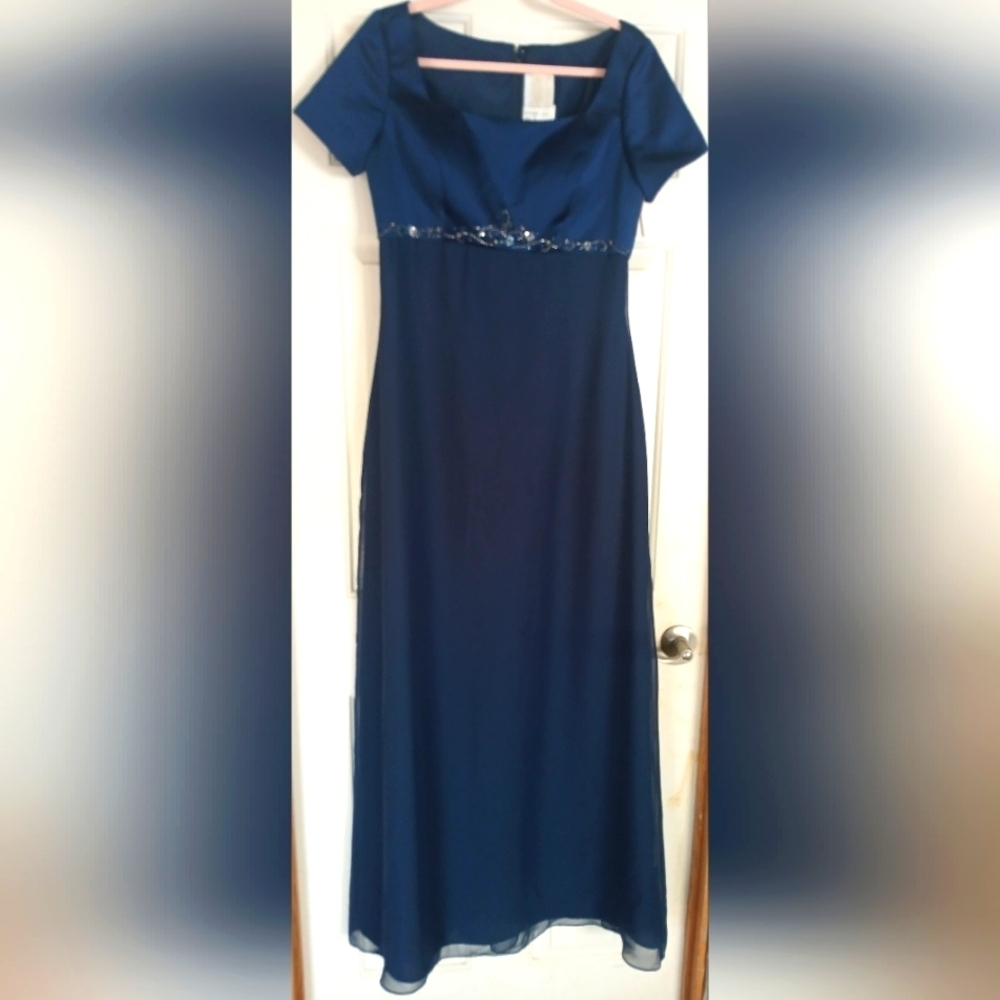 NWT - Private Collection Floor Length Navy Short Sleeve Square Neck Formal Dress